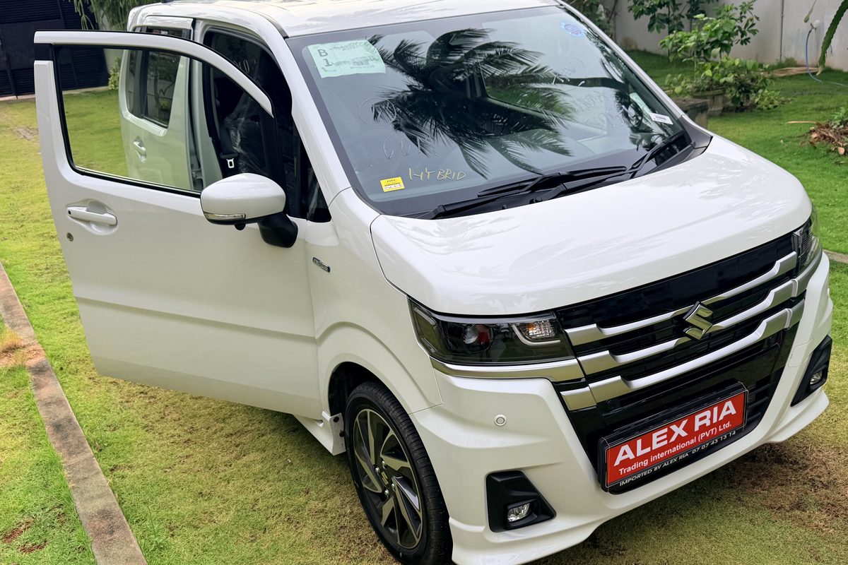 White Suzuki Wagon R ZX Hybrid delivered by AlexRia